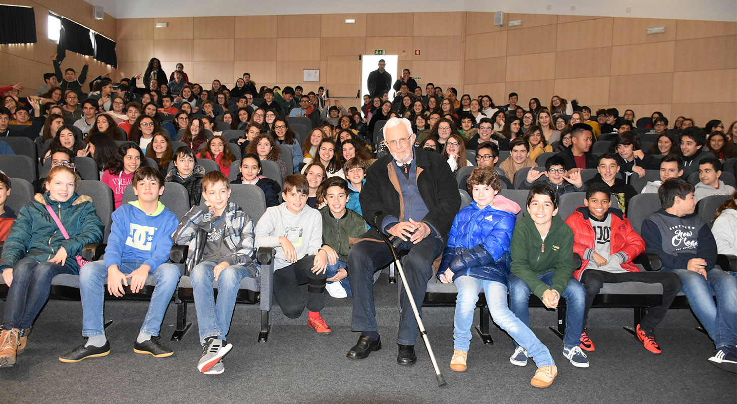 Professor Amílcar Oliveira celebra 77º aniversário entre alunos
